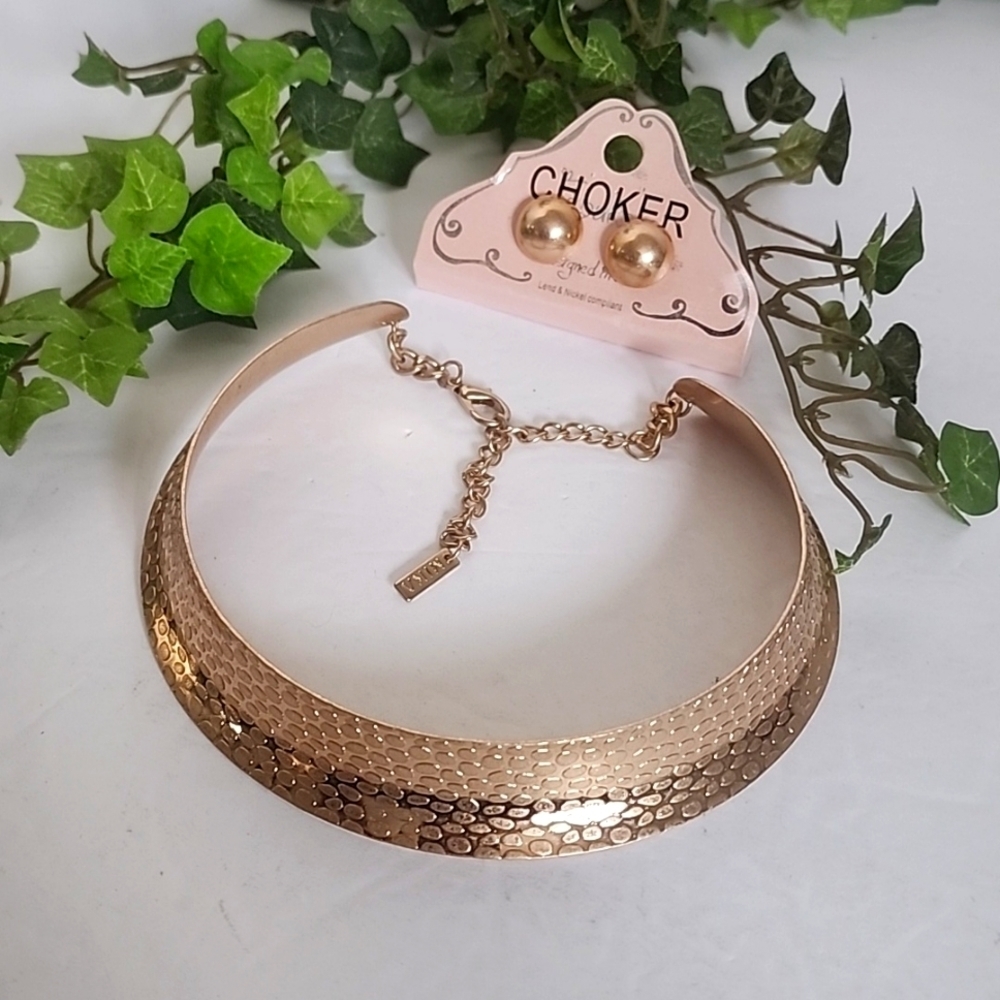 Gold Tone Choker Necklace with Button Earrings